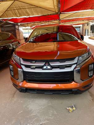 2020 Mitsubishi outlander/RVR image 1