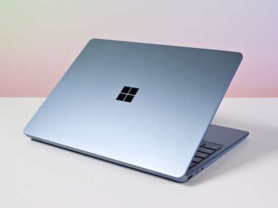 Microsoft Surface Laptop Go 2 11ème Génération image 1