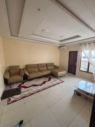 Villa moderne spacieuse 3 niveaux avec garage double image 7