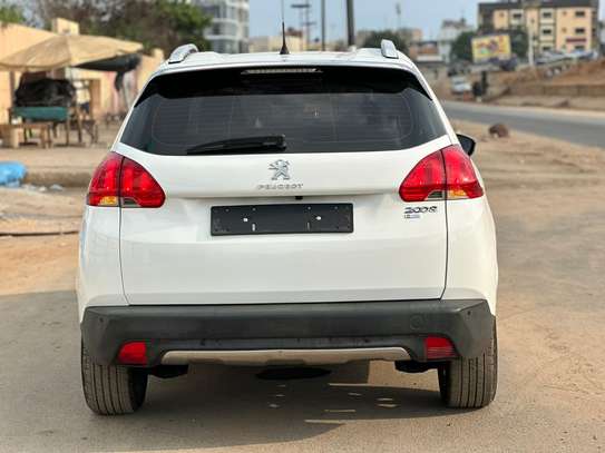 PEUGEOT 2008 image 12