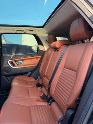 Land Rover Discovery image 8