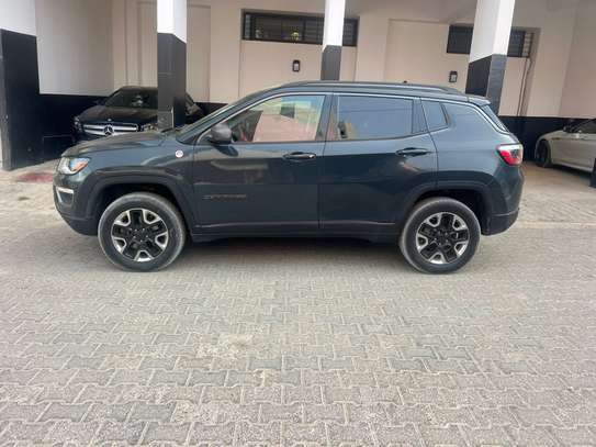Jeep Cherokee image 5