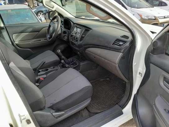 Mitsubishi l200 2018 image 8