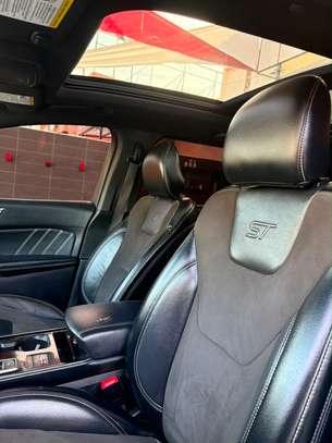 Ford Edge ST image 10