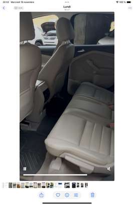 Ford SUV compact blanc faible kilométrage image 3