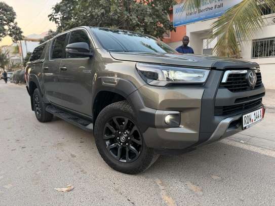 Toyota Hilux Anne 2022  full options image 5
