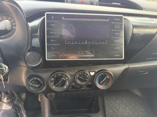 TOYOTA HILUX 2021 image 13