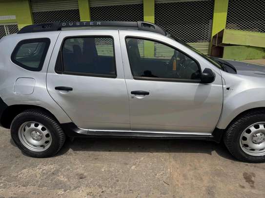 RENAULT DUSTER image 4