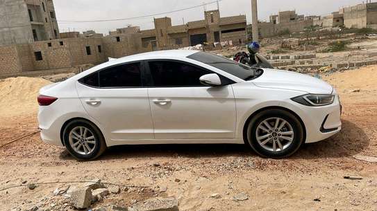 Hyundai AVANTE image 2