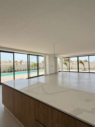 Belle villa toute neuve  sise saly,très moderne… image 9