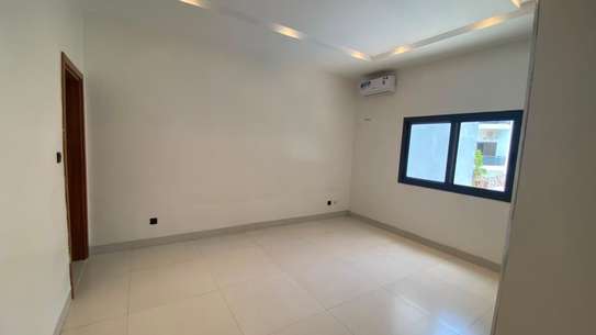 Villa R+1 à louer Almadies image 3
