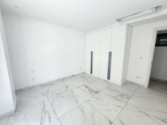 Superbe appartement en bord de mer au Plateau image 9