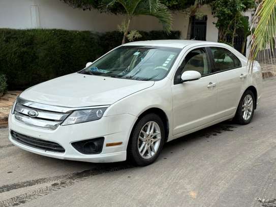 FORD FUSION image 4