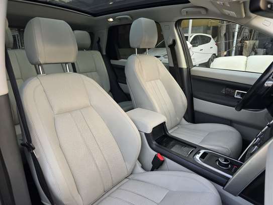 Land Rover Discovery 2017 image 7