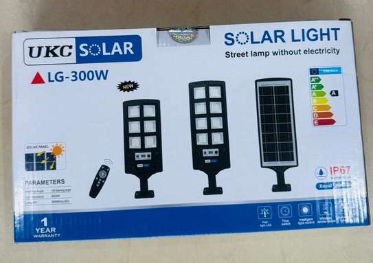 UKC - Le lampadaire solaire haut de gamme LG-300W image 1