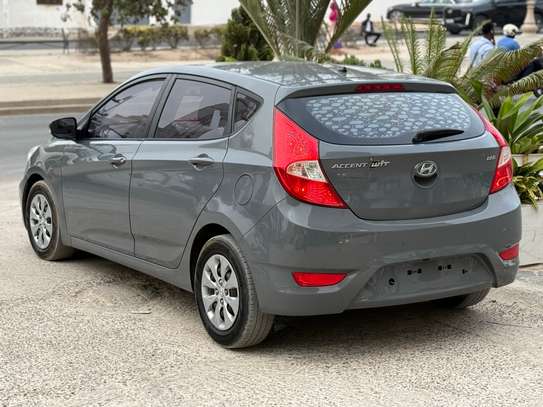 Hyundai accent image 3