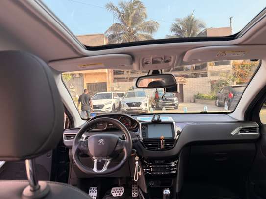 Peugeot 2008 image 8