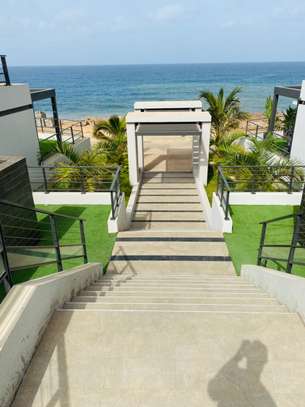 APPARTEMENTS F4/F5 VUE MER ET JACUZZI SUR LA CORNICHE OUEST image 1