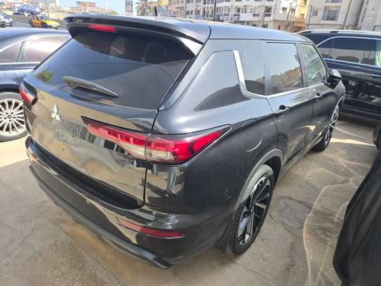 Mitsubishi outlander image 6