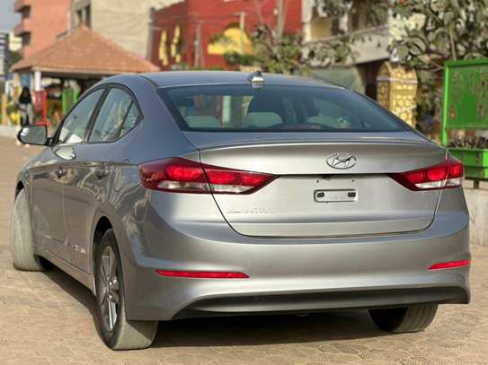 Hyundai Elantra 2017 image 4