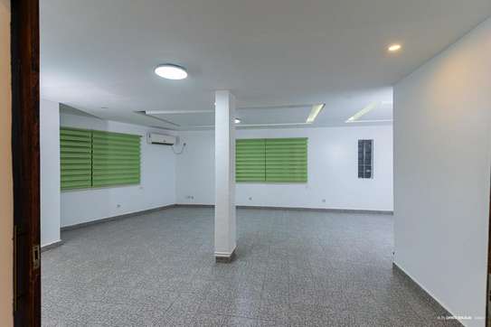 APPARTEMENT 5 CHAMBRES SALON MERMOZ 3 EME ETAGE image 6