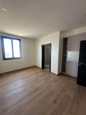 Duplex au 5 étage à louer Almadies sur la route de King fadh image 10
