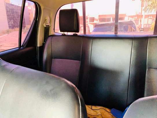 Toyota Hilux image 13