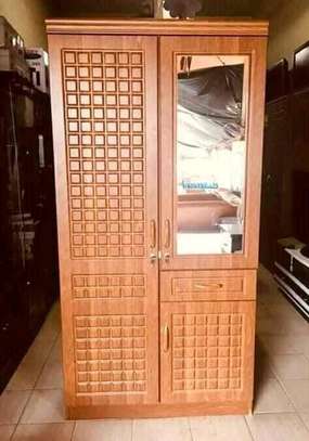 Armoire marron ,blanc et noire image 9