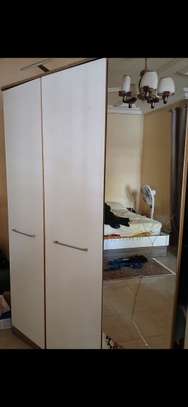 Armoire et coiffeuse à vendre image 4