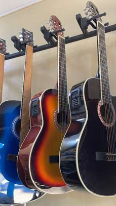 Guitar! (Yamaha fender et Ibanez tout neuf)bon prix image 5