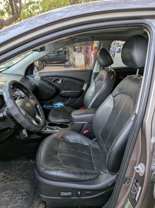 Hyundai Tucson limited full options image 8