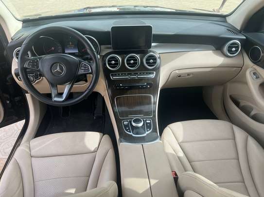 Mercedes Benz glc 300 image 9