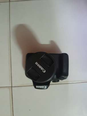 Canon EOS 4000D image 4