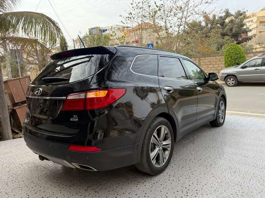 Hyundai Santefe image 3