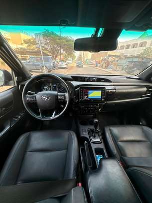 TOYOTA HILUX 2022 image 7