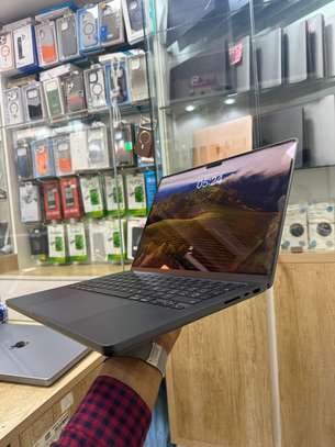 Macbook Pro 14" M3 Pro 1To RAM18 image 2