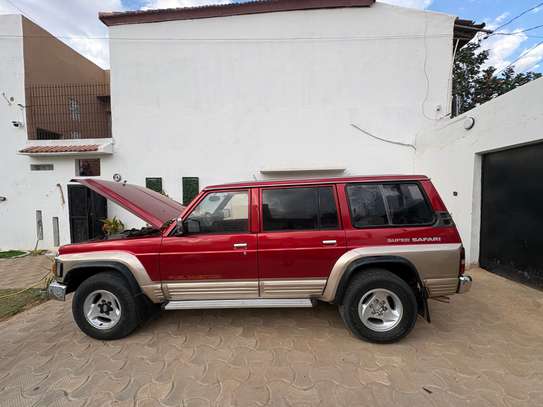 Nissan Patrol Y60 SUPER SAFARI image 5