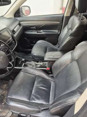 Mitsubishi Outlander SUV 2019 image 7