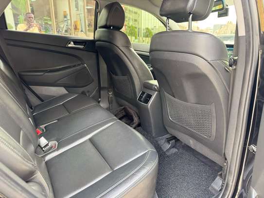 HYUNDAI TUCSON image 7