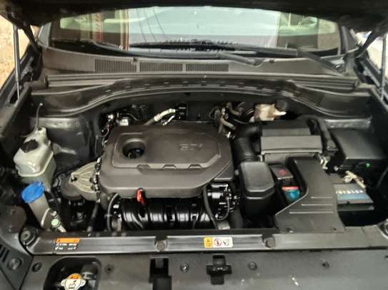 Hyundai Santa Fe 2017 image 2