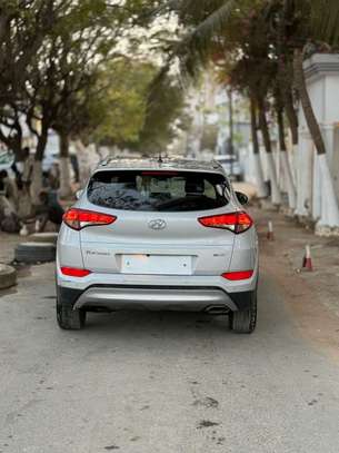 Hyundai tucson 2017 image 6