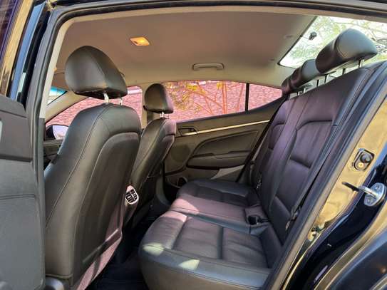 2017 HYUNDAI AVANTE image 2