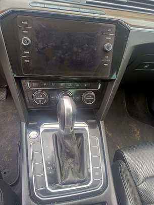 Volkswagen Passat Berline Noir confort et performance image 7