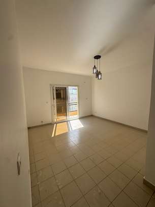 F4 À LOUER image 6
