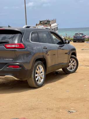 Jeep Cherokee LIMITED image 3