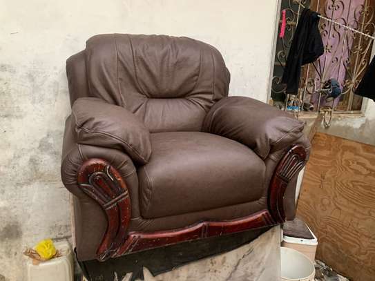 Canape 7 places cuir à bon état image 7