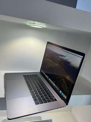 MacBook Pro 15 2019 image 1