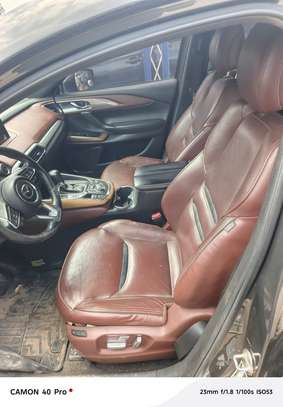 Mazda CX9 image 2