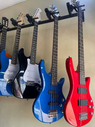 Guitar! (Yamaha fender et Ibanez tout neuf)bon prix image 1