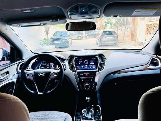 Hyundai Santa Fe SUV 5 portes blanc spacieux image 2